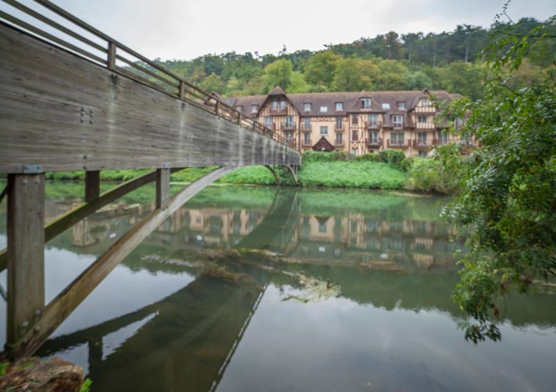 Karma Manoir Des Deux Amants Aparthotel Connelles Exterior photo