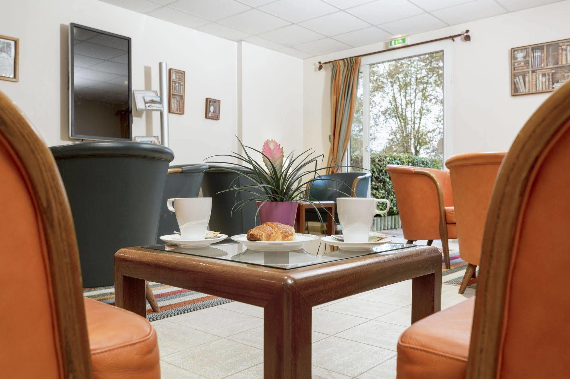 Karma Manoir Des Deux Amants Aparthotel Connelles Exterior photo
